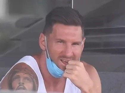 梅西群众吃瓜视频